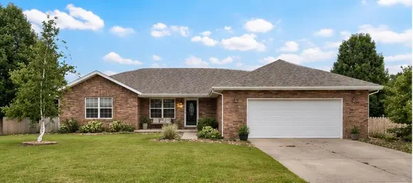 755 E Vivian ST, Bolivar, MO 65613