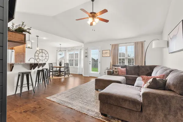873 E Ozark Jubilee DR, Nixa, MO 65714