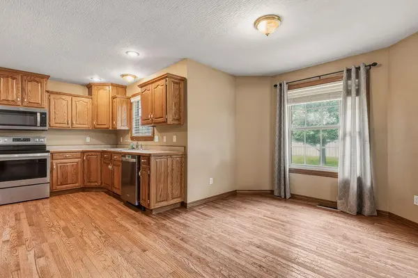 3263 N Dickerson AVE, Springfield, MO 65803