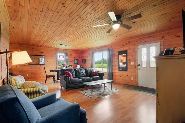 2622 County Road 382, Dora, MO 65637