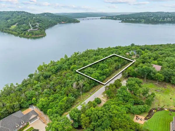000 Oakwood DR, Ridgedale, MO 65739