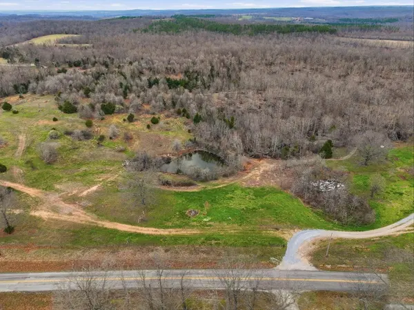 000 Highway U, Willow Springs, MO 65793