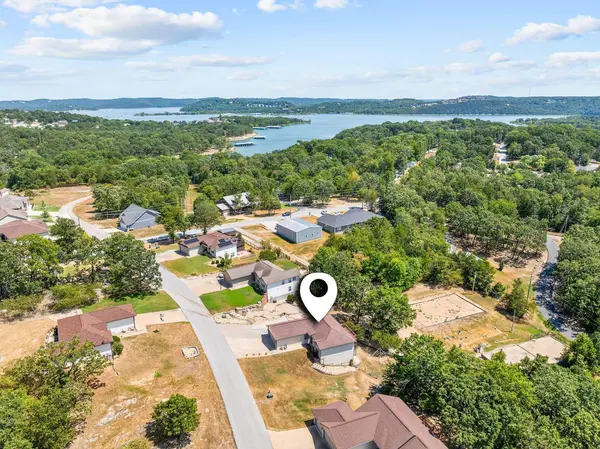 32 Homewood LN, Kimberling City, MO 65686