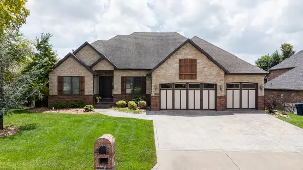 2818 E Cherrybark ST, Springfield, MO 65804