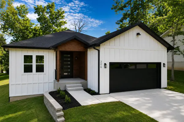 206 S 8th AVE, Ozark, MO 65721
