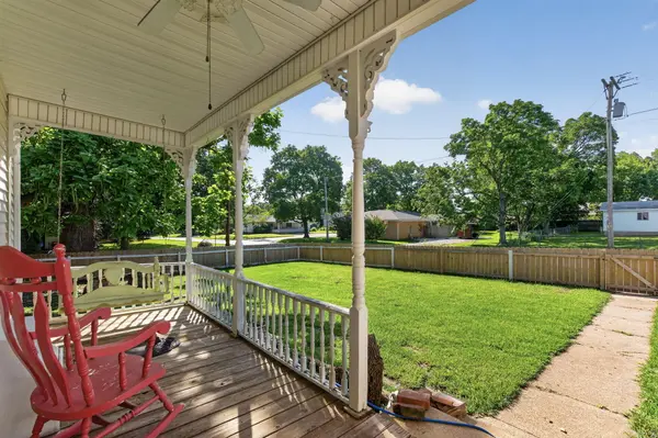 311 E Locust ST, Bolivar, MO 65613