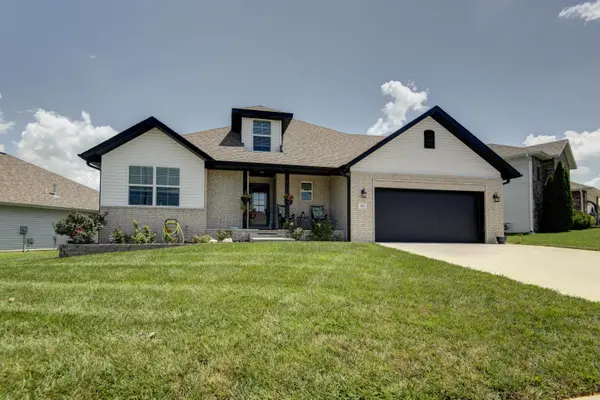 813 E Brewer AVE, Nixa, MO 65714
