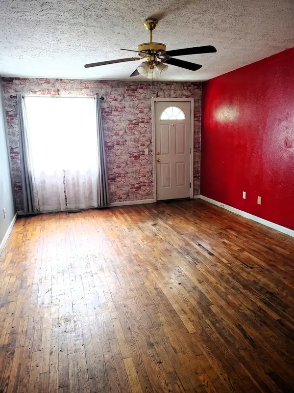 713 E Locust ST, Bolivar, MO 65613
