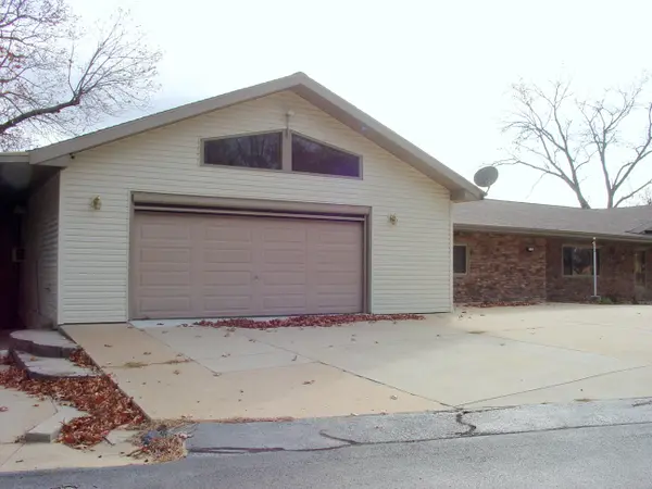 62 S Ridge LN, Blue Eye, MO 65611