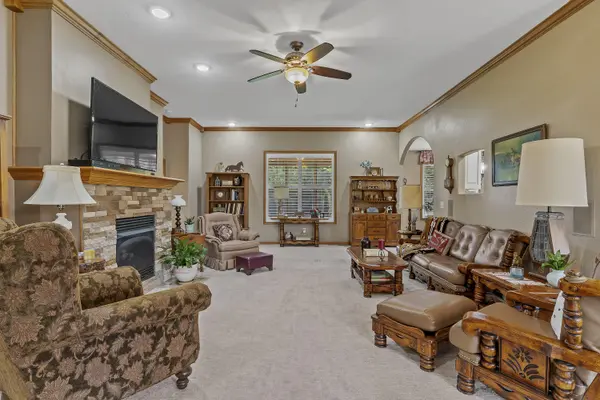 4465 N Raintree DR, Willard, MO 65781