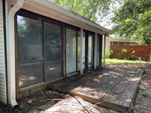 1949 S Broadway AVE, Springfield, MO 65807