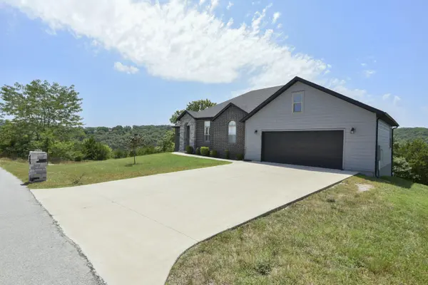880 Black Forest LN, Branson West, MO 65737