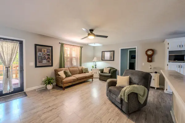 806 Oak Hill DR, Mt Vernon, MO 65712