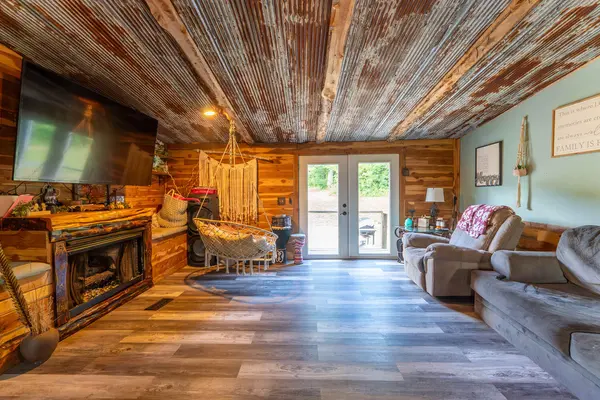 221 Woodridge LN, Mammoth Spring, AR 72554