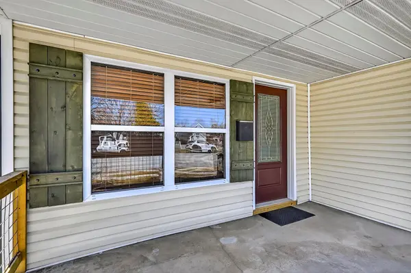 134 W College ST, Aurora, MO 65605