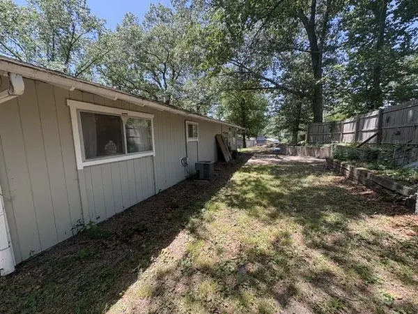 1003 Hickory ST, Cassville, MO 65625