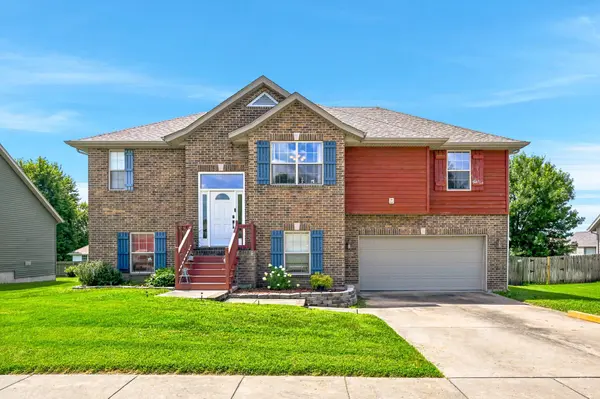 1102 E Cobblestone DR, Ozark, MO 65721