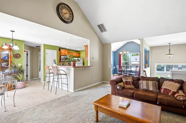 1102 E Cobblestone DR, Ozark, MO 65721