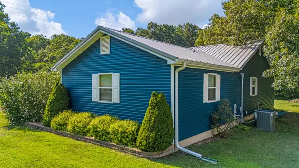 13832 County Road 8110, West Plains, MO 65775