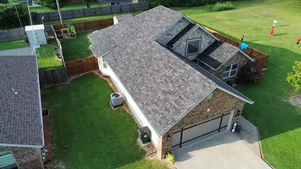 409 Brittany CT, Aurora, MO 65605