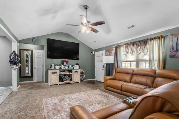 1048 W Thoroughfare ST, Seymour, MO 65746