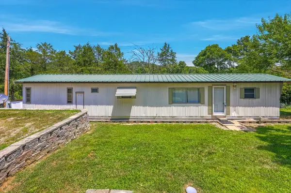 236 Onyx LN, Galena, MO 65656