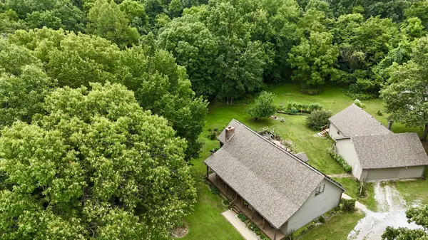 34 E Dade 86, Greenfield, MO 65661