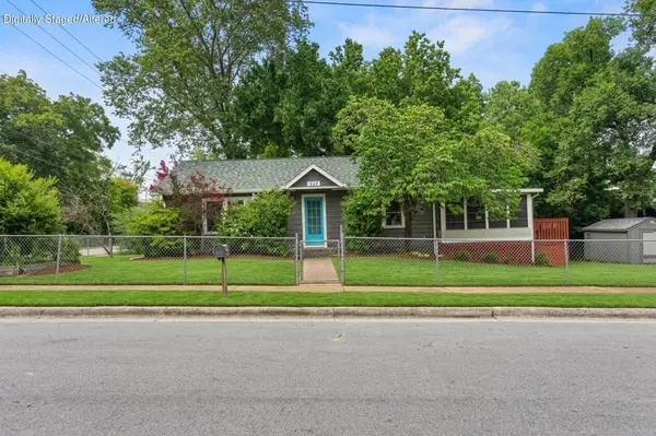 517 W College ST, Branson, MO 65616