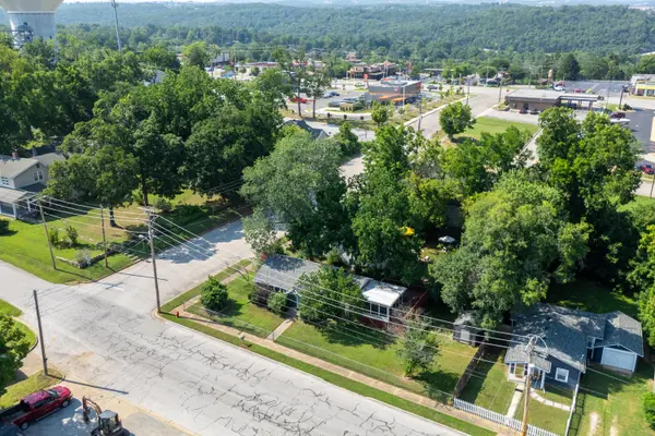 517 W College ST, Branson, MO 65616