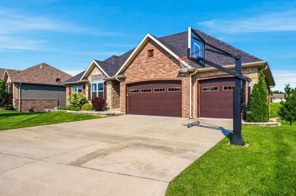 691 N Fox Hill CIR, Nixa, MO 65714