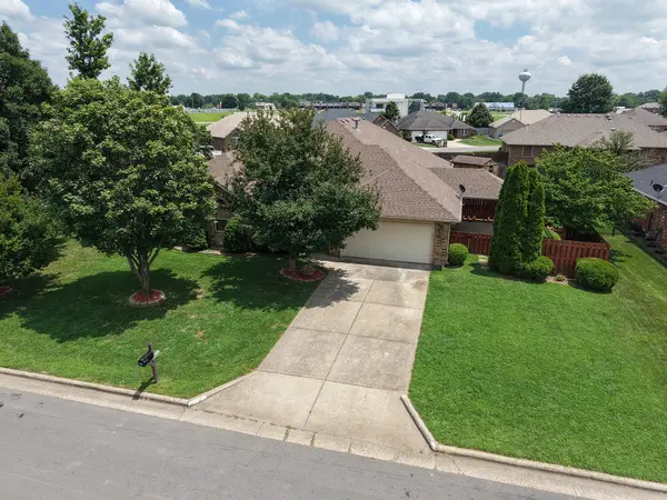 610 N Ellen ST, Nixa, MO 65714