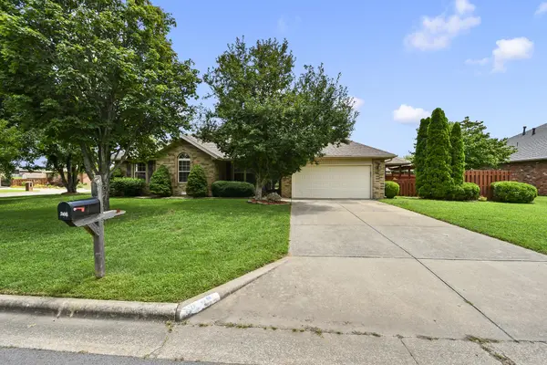 610 N Ellen ST, Nixa, MO 65714