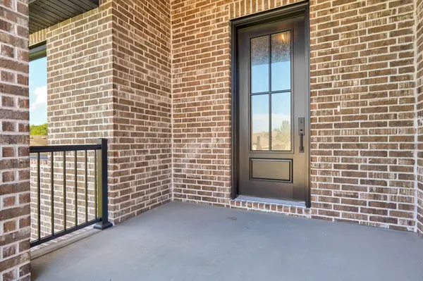 2011 N Silver Charm AVE, Springfield, MO 65802