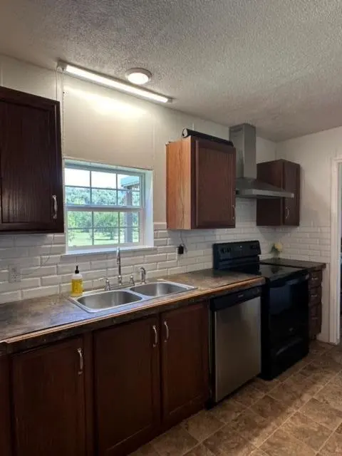 12282 N State Highway H, Pleasant Hope, MO 65725