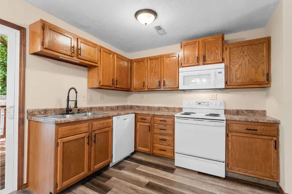 325 Red Bud LN, Forsyth, MO 65653