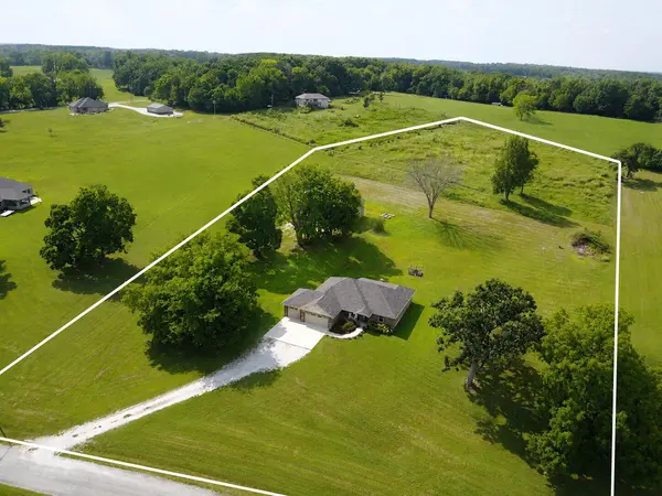 742 Azalea LN, Clever, MO 65631