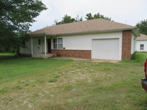411 E 330th RD, Humansville, MO 65674