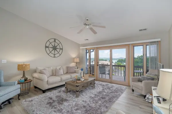 1715 Paradise Landing RD, Kimberling City, MO 65686