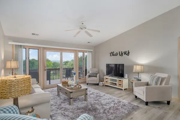1715 Paradise Landing RD, Kimberling City, MO 65686