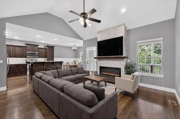 831 N Grapevine RD, Springfield, MO 65802
