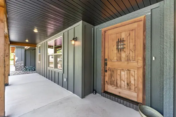 1800 Yoachum DR, Nixa, MO 65714