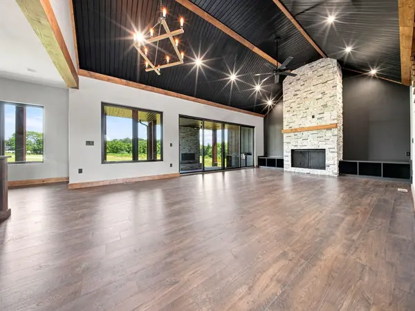 8199 W Farm Road 106, Willard, MO 65781
