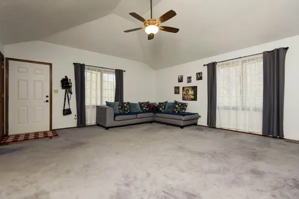 93 Meadow Hill LN, Rogersville, MO 65742