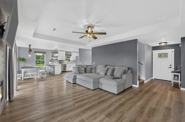 21005 Lawrence 2074, Ash Grove, MO 65604