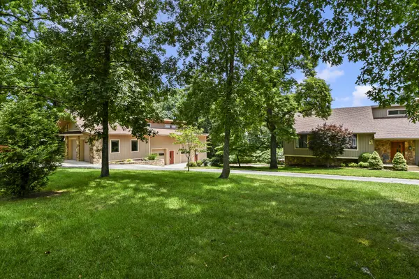 92 Plateau LN, Kimberling City, MO 65686