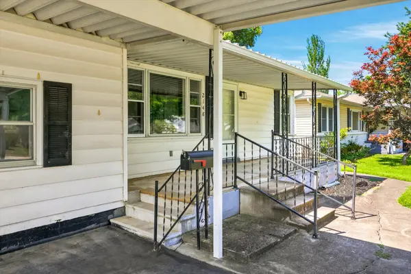 2148 E Walnut ST, Springfield, MO 65802
