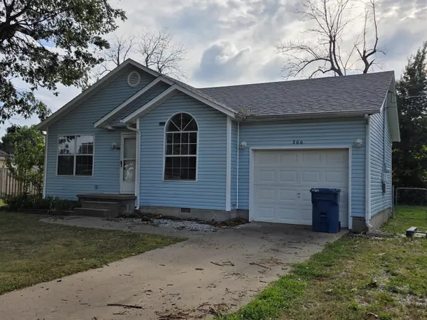 200 S Bobbie Smith ST, Diamond, MO 64840