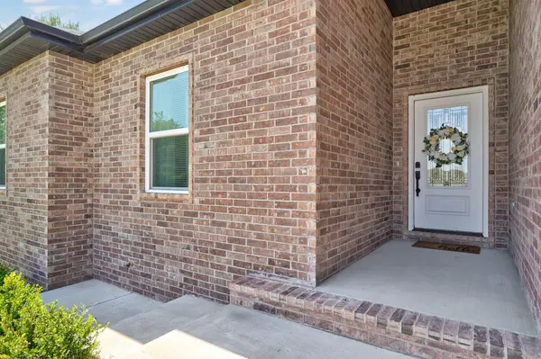 300 Raven CIR, Rogersville, MO 65742