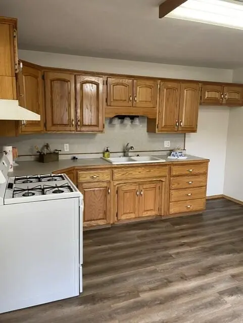 203 S Walnut ST, Marshfield, MO 65706