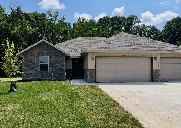 664 W Brook Hollow RD, Nixa, MO 65714